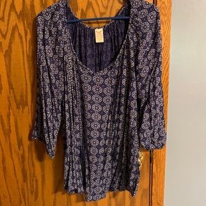 Navy and white patterned top